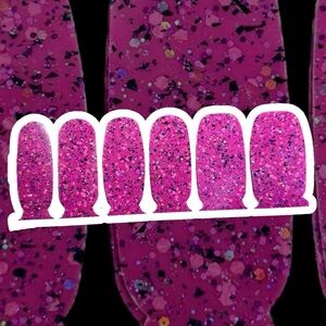 💥2/$24 or 3/$30💥 Color: Cosmic Crush. Deep Pink Glitter Nail Strips